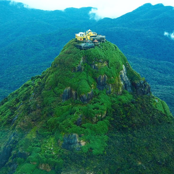 Adam’s Peak (Sri Pada)